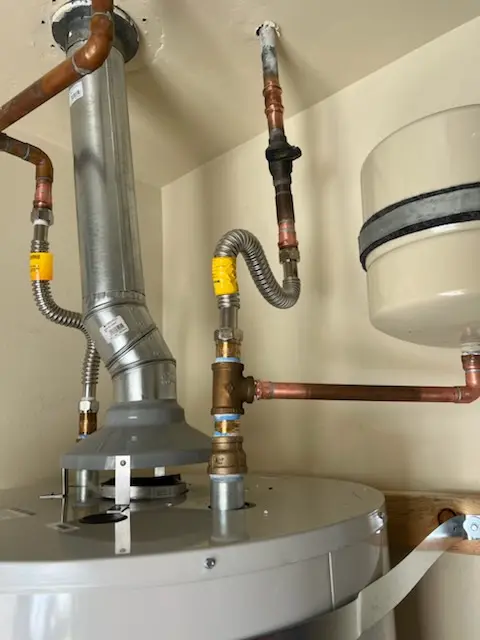 Water heater installation and plumbing repair in San Juan